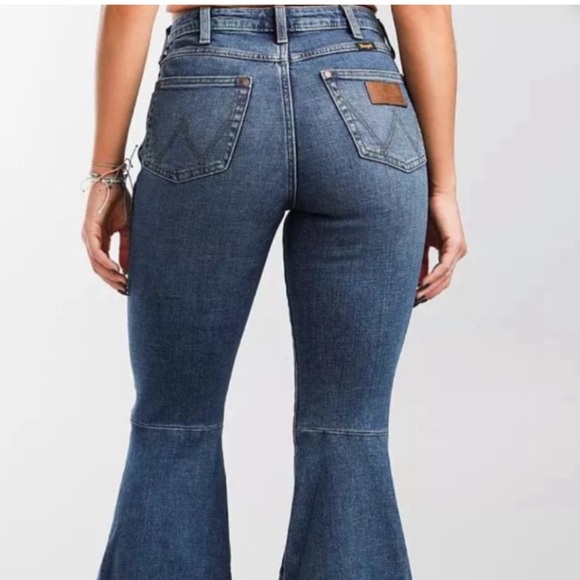 Wrangler Retro High Rise Flare Jeans - Picture 11 of 12